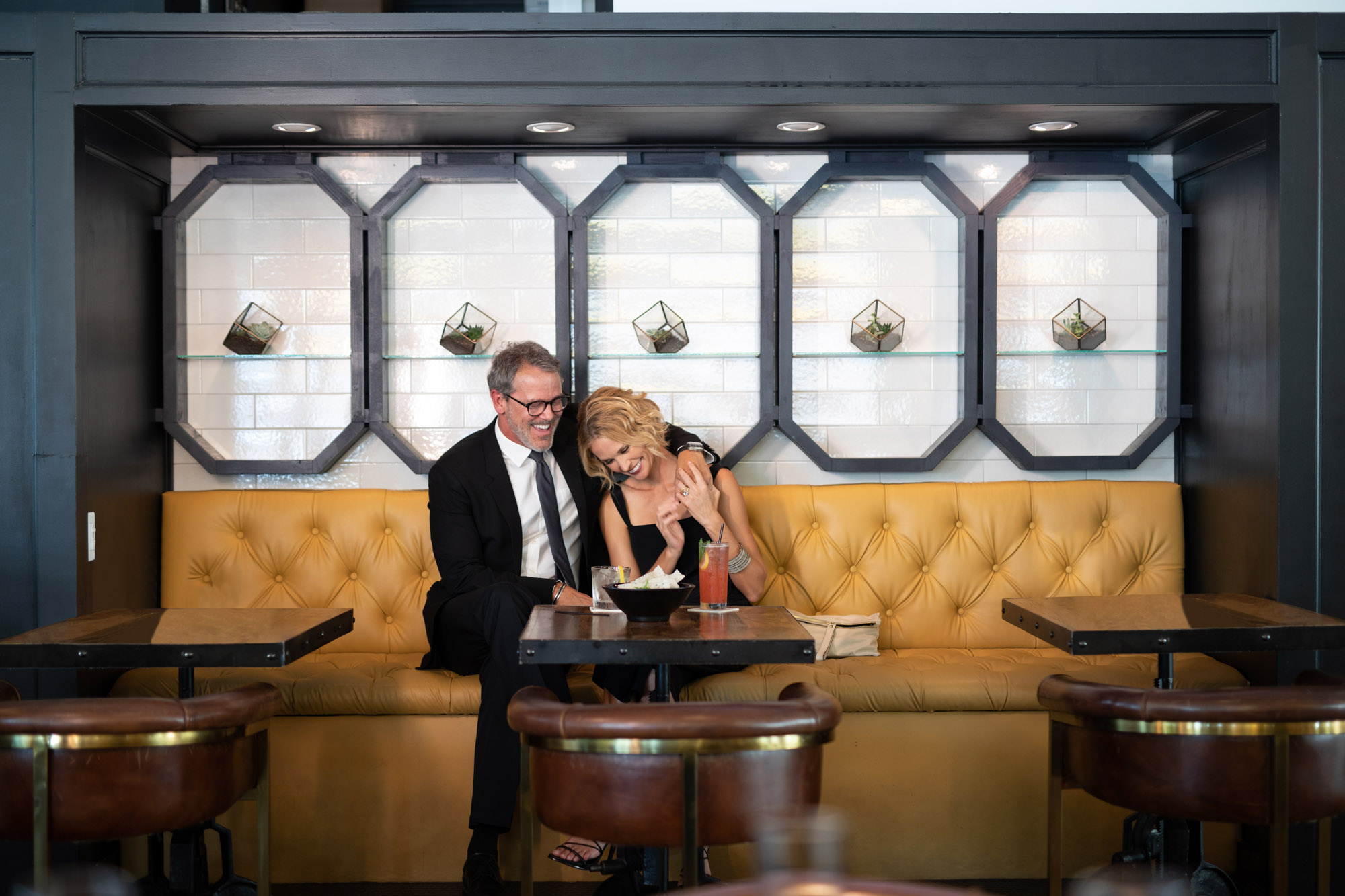 Florida Photography | couple in restaurant lifestyle | Steven Martine